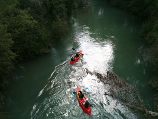 Sorteando dificultades en el rio